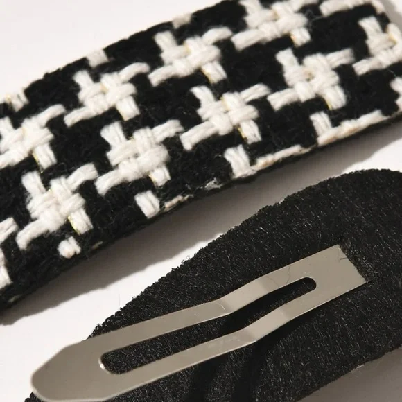 ⭐️ Awesome Pair Of Mismatched Fabric Checkered Houndstooth Print Hair Clips ⭐️ - Picture 3 of 3